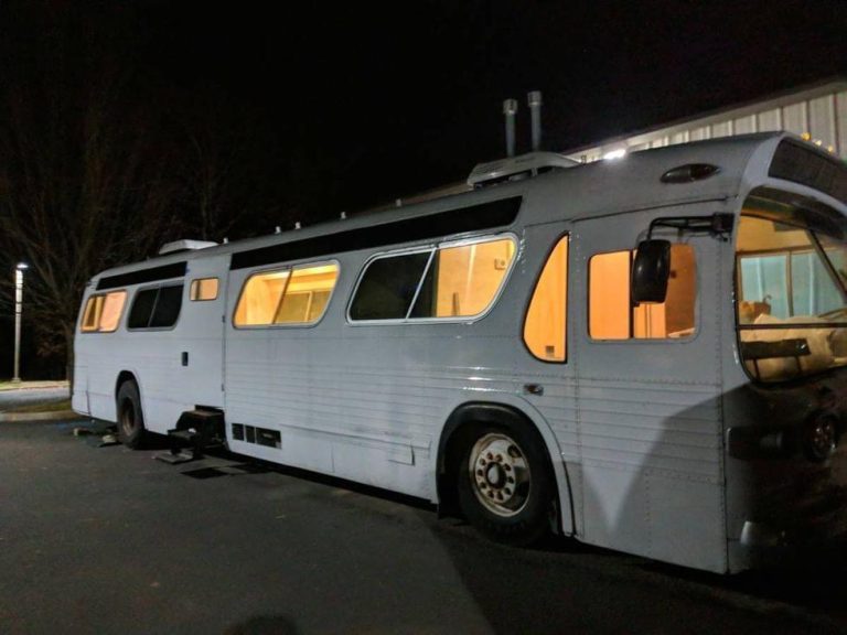 A Woman Turned a 1966 Bus into a Comfortable and Cozy Home on Wheels 😯 It took her three years, but she did it herself!😻This woman turned an old, run-down bus into a beautiful home on wheels 🔥 And all this was done by a woman without any help!