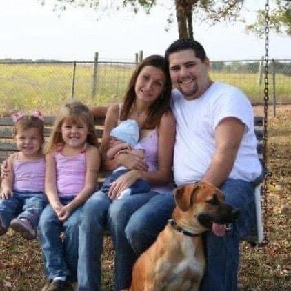 Can you identify the strange part of this picture that’s making everyone uncomfortable?