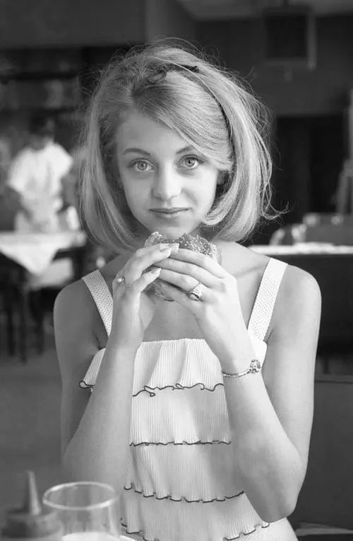 Goldie Hawn’s shocking No-makeup Photos!