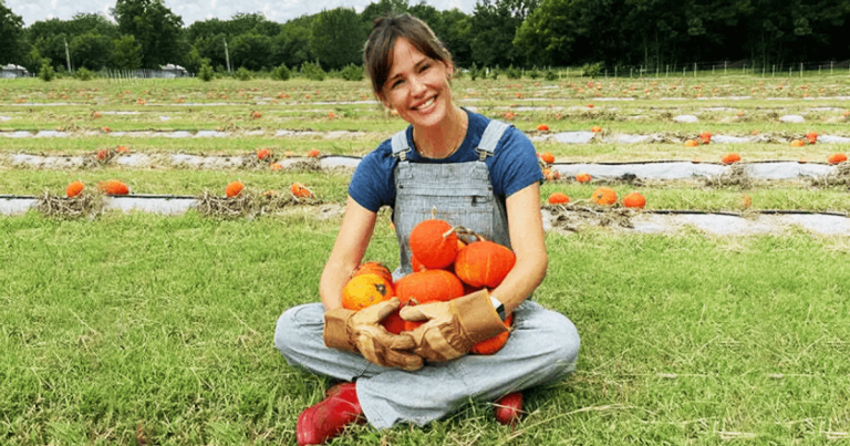 Jennifer Garner saves family farm her mother grew up in!