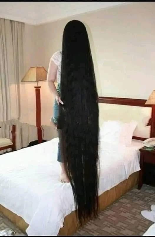 -Woman cuts her hair for the first time
