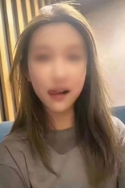 Woman gets kicked out of school after having an affair with his own teach…