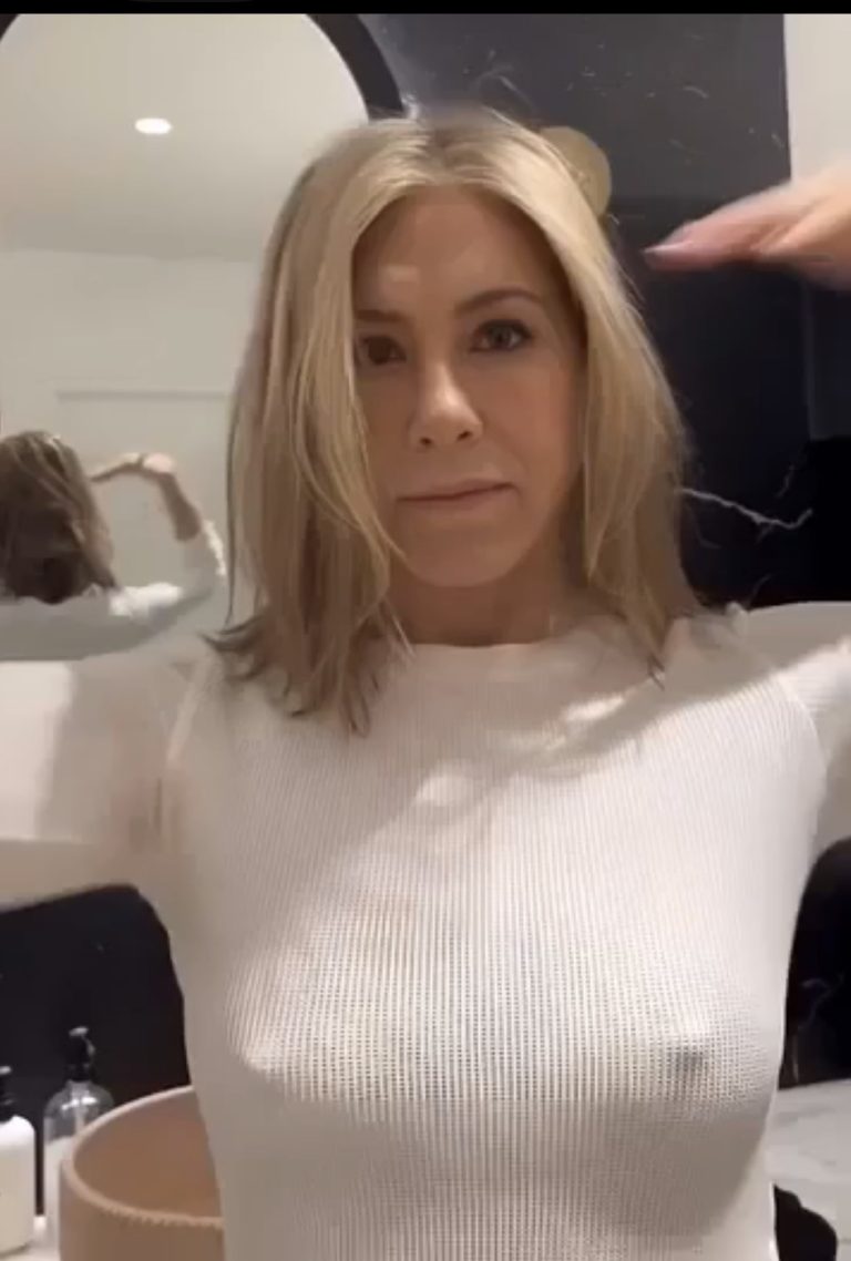Jennifer Aniston Shows 0ff More