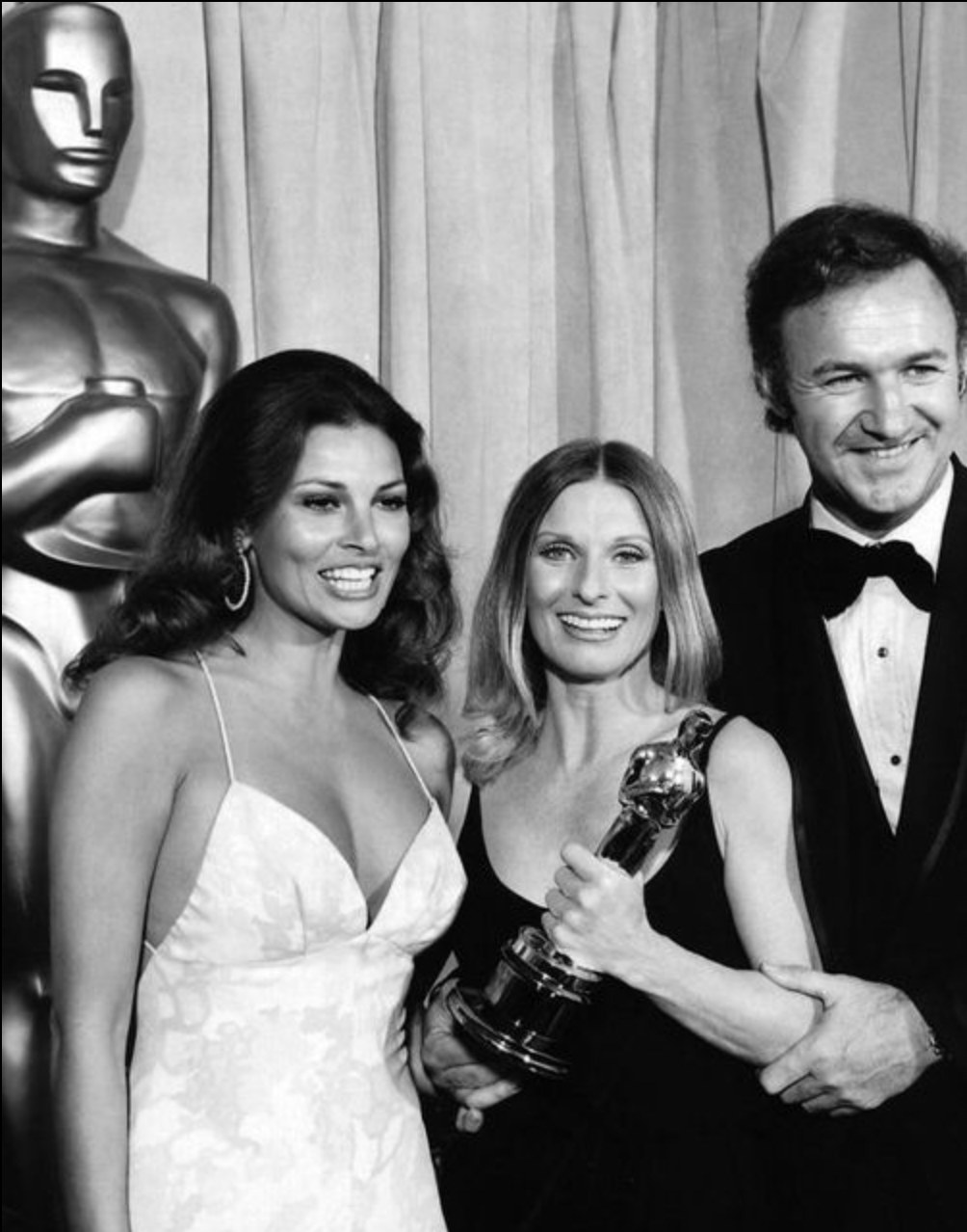 This original Oscars photo from 1972 is not edited. observe it closely