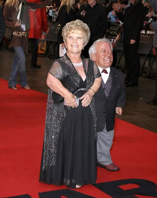 The actor, who is only 112 cm tall, married a woman who was just a few centimeters taller than him 